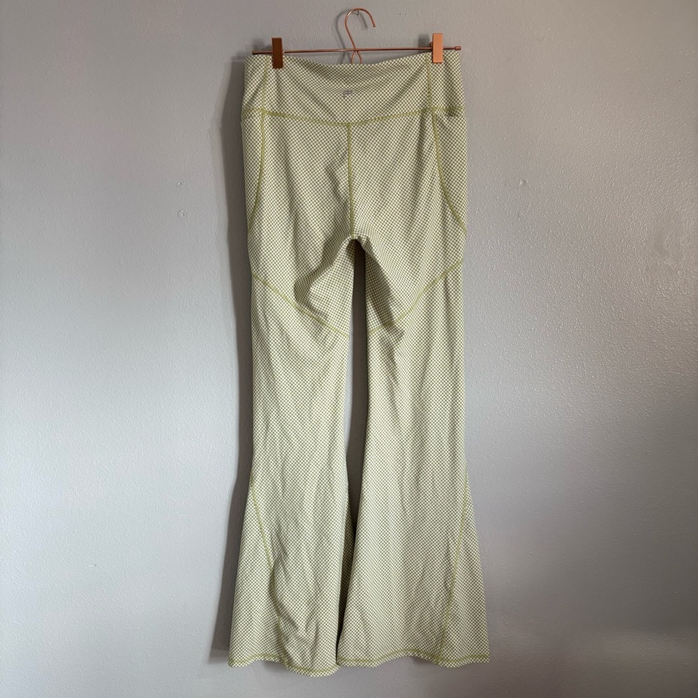 Fabletics Crossover Flare - Picture 8 of 10